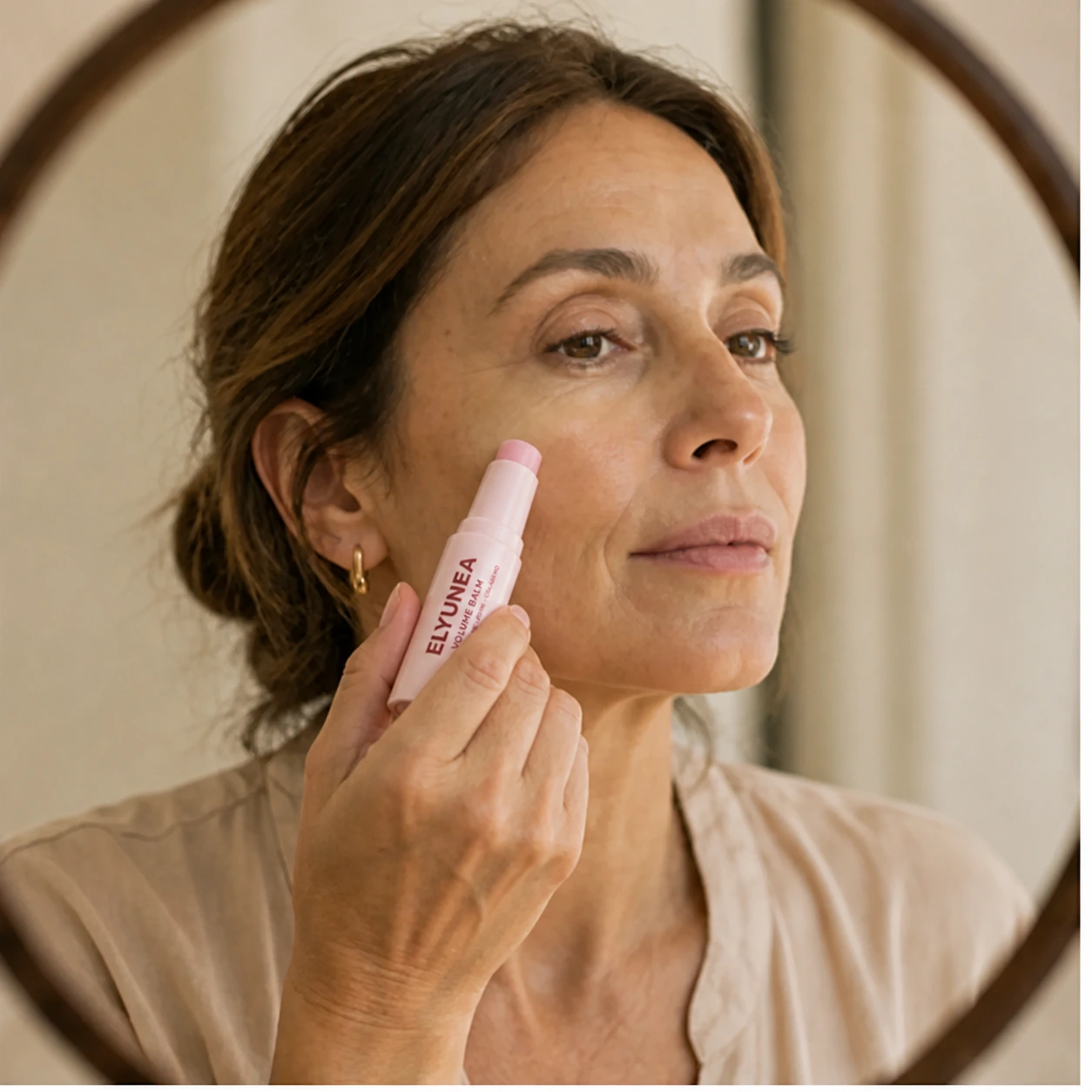 Imagen editorial para Hiperpigmentación posinflamatoria: qué puede hacer una crema y qué no