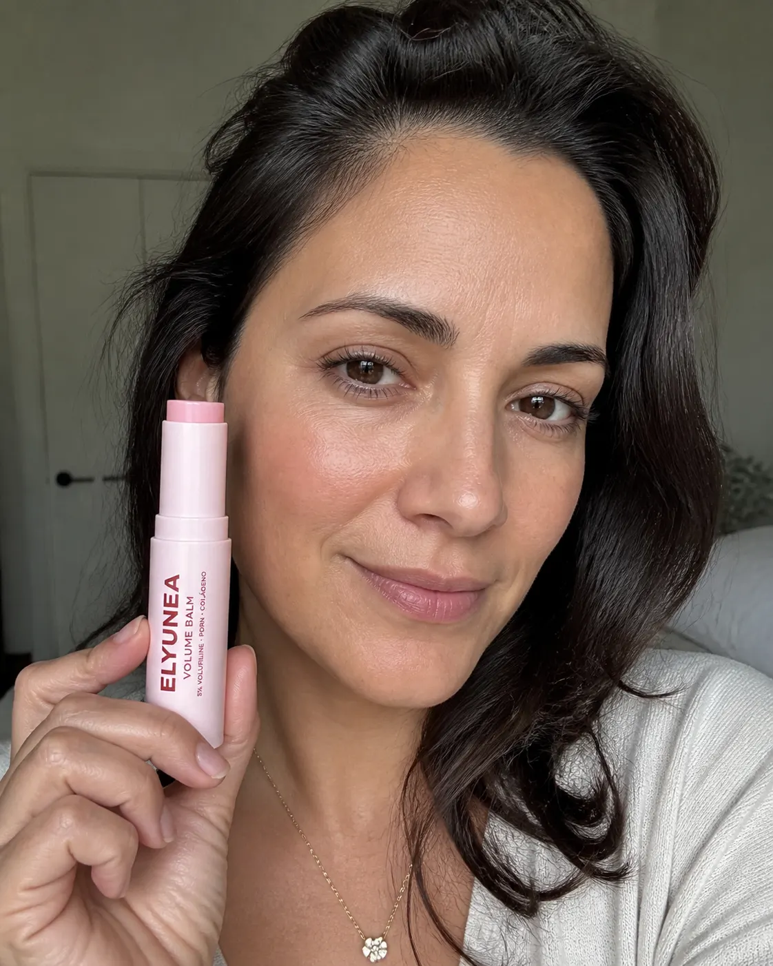 Clienta mostrando ELYUNEA Volume Balm
